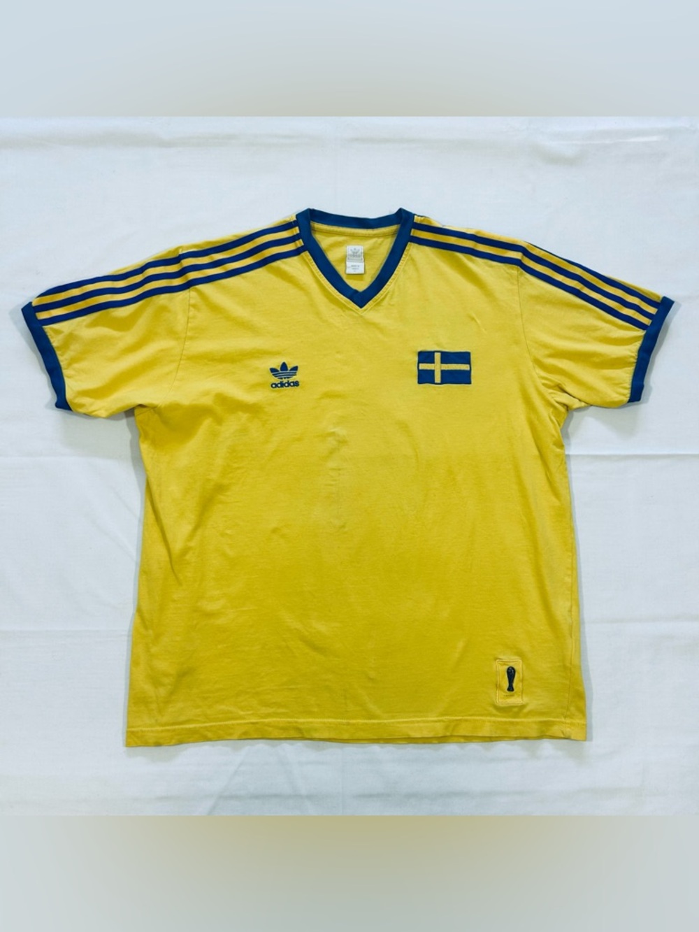 Vtg Adidas Mens XL Sweden 2006 FIFA World Cup V-Neck Tee Football Shirt Soccer